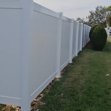 Durable-Vinyl-Fence-Installation-in-Sarasota-FL-Hurricane-Damage-Replacement 3