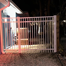 Holmes-Beach-Horizontal-Fence-with-Aluminum-Gates 1