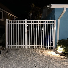 Holmes-Beach-Horizontal-Fence-with-Aluminum-Gates 0