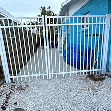 Holmes-Beach-Horizontal-Fence-with-Aluminum-Gates 5