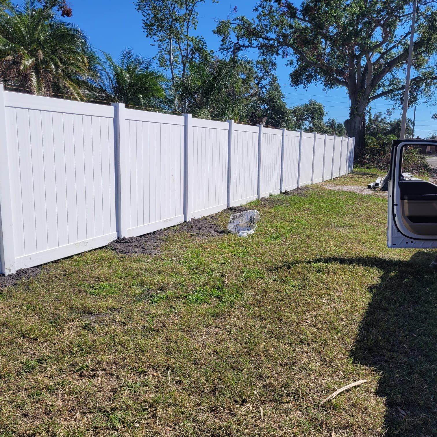 Vinyl Fencing Project in Florida – Privacy, Durability, and Style